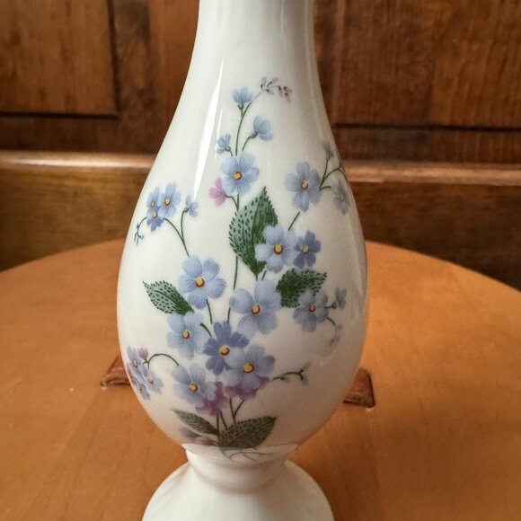 #1 Royal Kent White w/Blue Forget-Me-Nots Porcelain Bud Vase - Picture 2 of 8